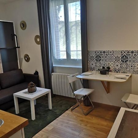 Superbe Studio Face Au Chateau Жизор Экстерьер фото